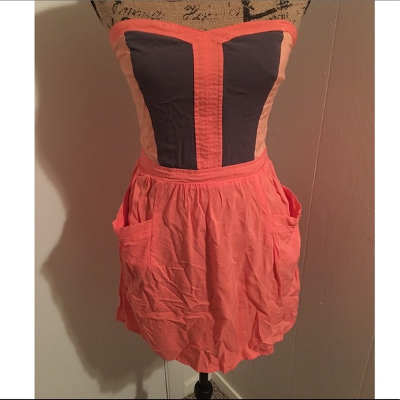 Xhilaration Dresses & Skirts - ❗️5/$25❗️Adorable Strapless Dress w/ Pockets